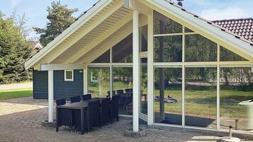 House | Outdoor dining