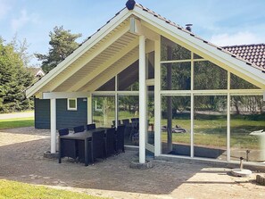 House | Outdoor dining - 10 Person Holiday Home in Vaeggerlose-by Traum (Vaeggerlose)