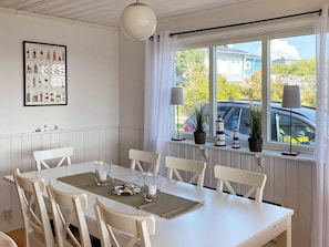 House | Dining - Sea View Holiday Home Near Lysekil (Lysekil)