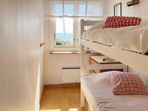 House | 6 bedrooms, individually furnished - Sea View Holiday Home Near Lysekil (Lysekil)