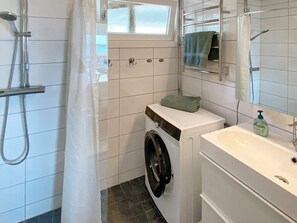 House | Bathroom - Sea View Holiday Home Near Lysekil (Lysekil)