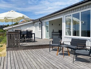 House | Dining - Sea View Holiday Home Near Lysekil (Lysekil)