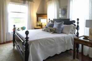 3 bedrooms, WiFi, bed sheets - The Cottage on Maple (Murfreesboro)