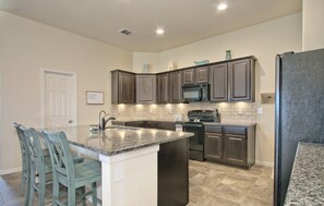 Fridge, microwave, oven, stovetop - JBSA Junction and Randolph Retreat (Converse)