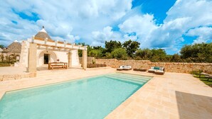 Outdoor pool - Trullo with Private Pool, Garden & BBQ in Locorotondo (Locorotondo)