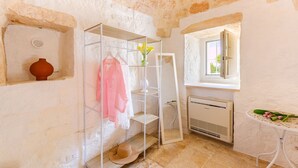 Interior - Trullo with Private Pool, Garden & BBQ in Locorotondo (Locorotondo)