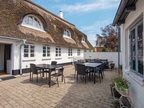 House | Dining - 8 Person Holiday Home in Hojer (Højer)