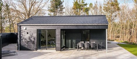 House | Outdoor dining