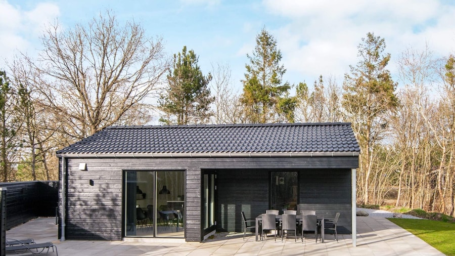 Luxury Lakeside Retreat-by Traum