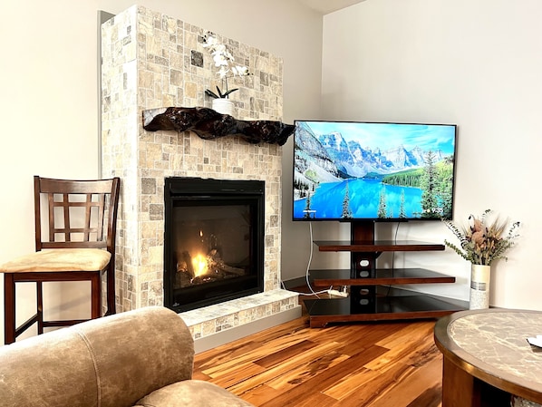 Smart TV, fireplace, streaming services