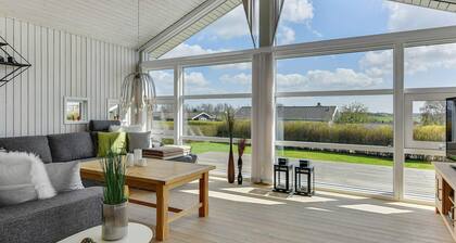 Spacious Retreat With Fjord View - By Traum Ferienwohnungen