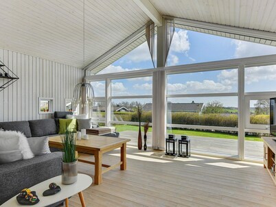 Spacious Retreat With Fjord View - By Traum Ferienwohnungen