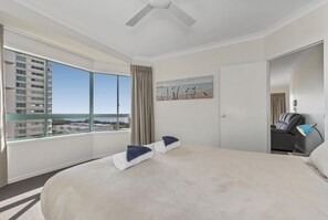 3 slaapkamers, een strijkplank/strijkijzer, gratis wifi, beddengoed