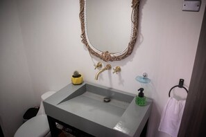 Toallas, jabón, shampoo 