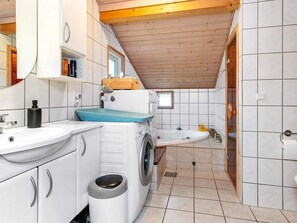 House | Bathroom - 6 Person Holiday Home in Borkop-by Traum (Borkop)