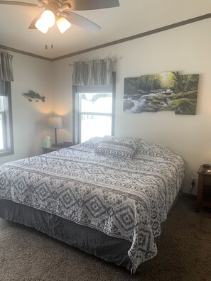 3 bedrooms, iron/ironing board, free WiFi, bed sheets - Tiny’s Retirement Home near the trails (Montreal)