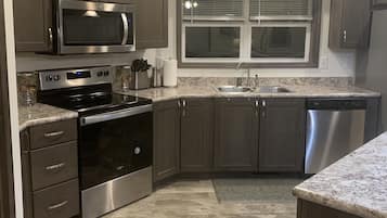 Frigorífic, microones, forn i placa de cuina