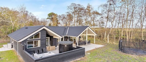House | Outdoor dining