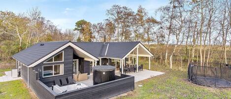 House | Outdoor dining