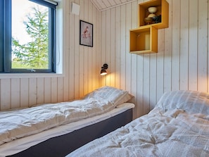 Room - 8 Person Holiday Home in Aakirkeby (Akirkeby)
