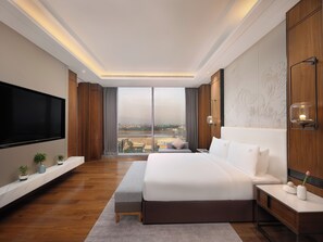 Presidential Studio | Living area | 50-inch Smart TV with satellite channels, TV - Crowne Plaza Phnom Penh by IHG (Phnom Penh)