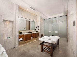 Estudio presidencial | Baño | Regadera, regadera tipo lluvia, amenidades de baño gratuitas