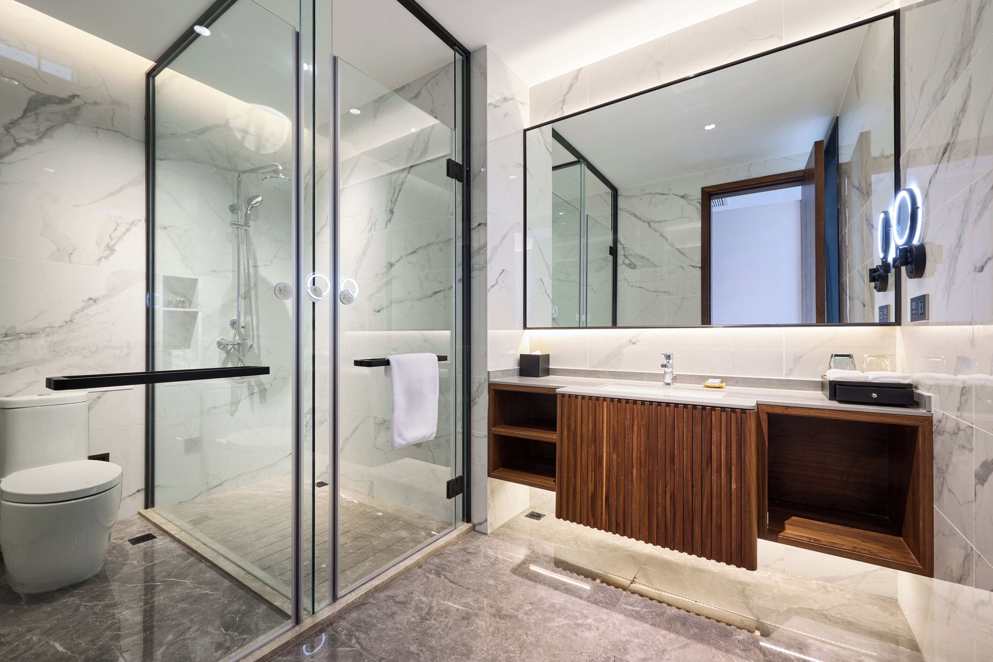 免費盥洗用品、吹風機、浴袍、拖鞋