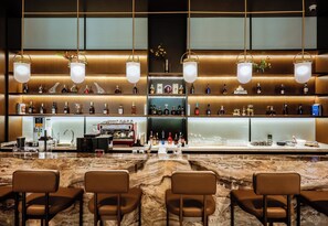 Bar (on property) - Crowne Plaza Phnom Penh by IHG (Phnom Penh)