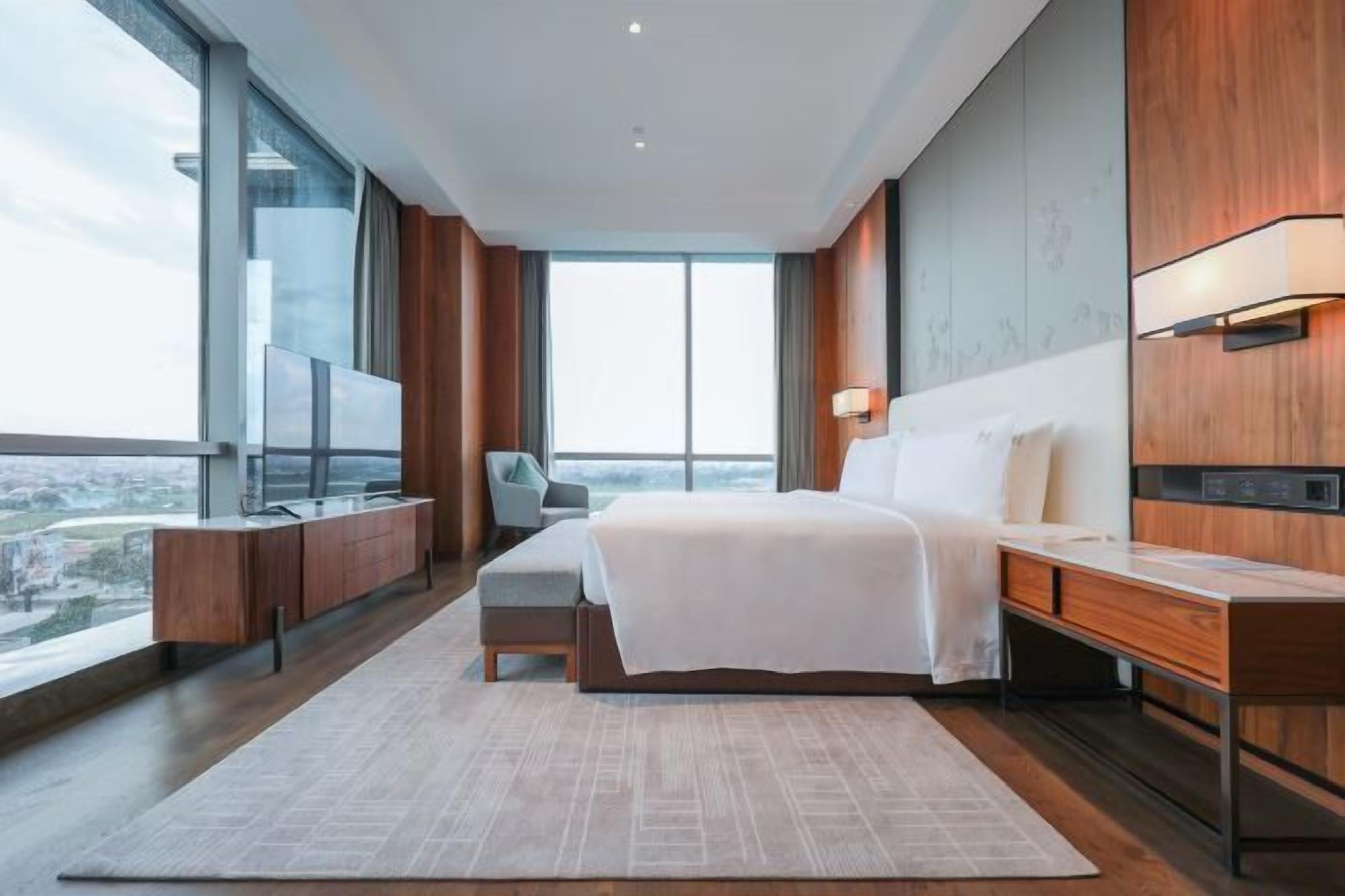 Premium bedding, down comforters, pillowtop beds, minibar