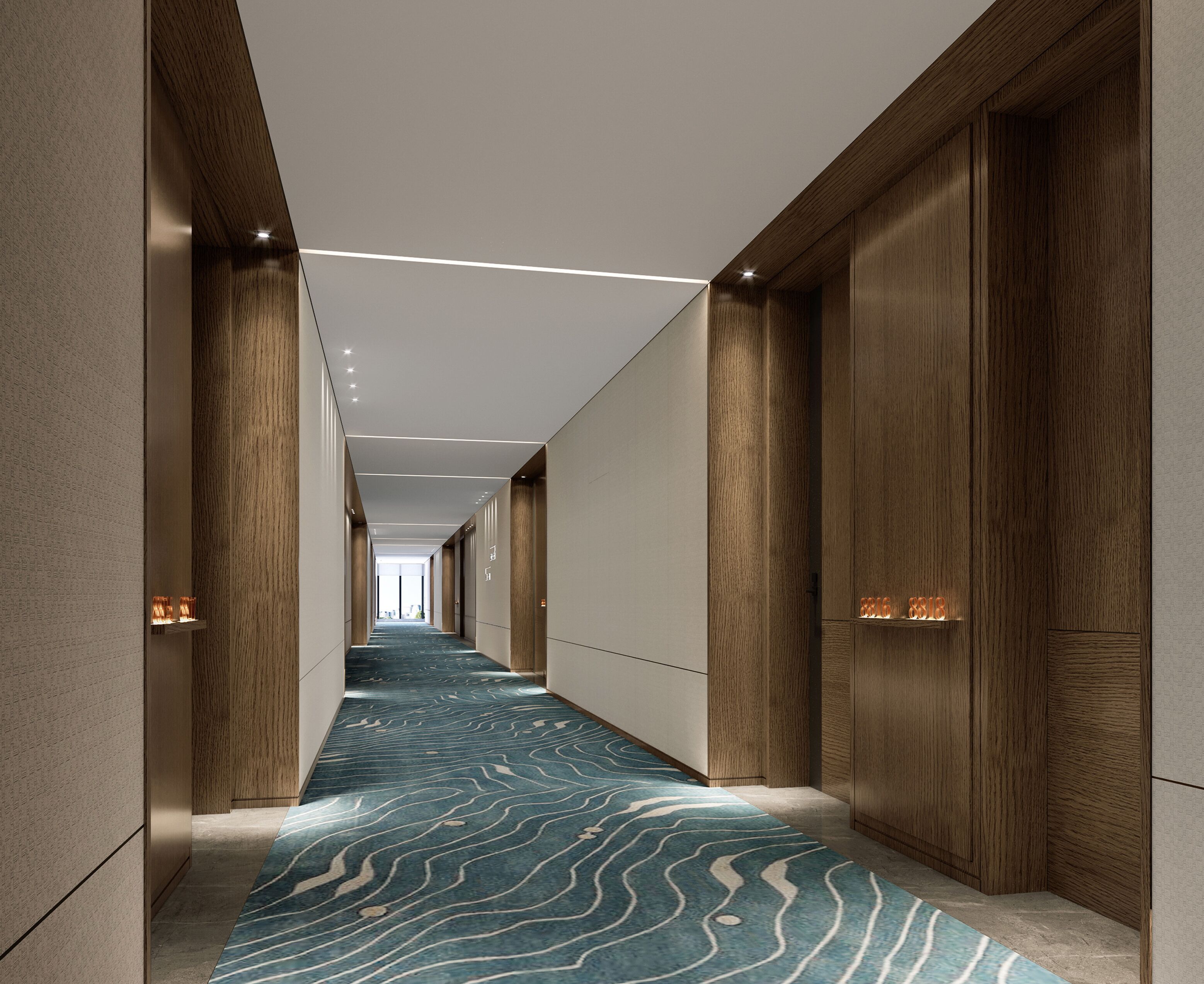 Un pasillo moderno de hotel con paneles de madera, alfombra estampada e iluminación empotrada.