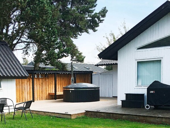 House | Outdoor dining