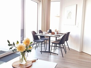Apartment | Dining