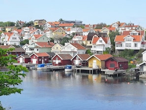 A coastal village with traditional houses and boats docked at the pier. - 9 Person Holiday Home in Fiskebackskil (Fiskebackskil)