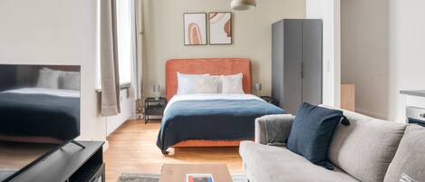 Iron/ironing board, WiFi, bed sheets