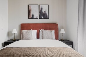 3 bedrooms, iron/ironing board, WiFi, bed sheets - Premium Charlottenburg 3BR nr Tiergarten, by Blueground (Berlin)