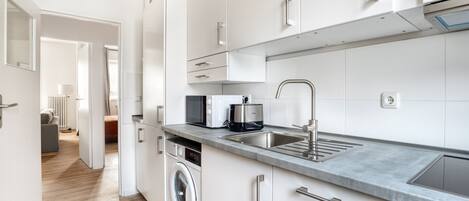 Réfrigérateur, micro-ondes, four, lave-vaisselle