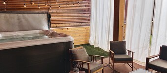 Denver Escape-10: Patio, Hot Tub, JamRoom, FirePit