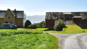 House | Exterior - 6 Person Holiday Home in Fiska (Vanylven)