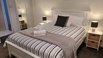 2 bedrooms, iron/ironing board, free WiFi, bed sheets