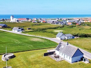 A coastal village with houses, a church, and a road. - 5 Person Holiday Home in Lemvig-by Traum (Lemvig)