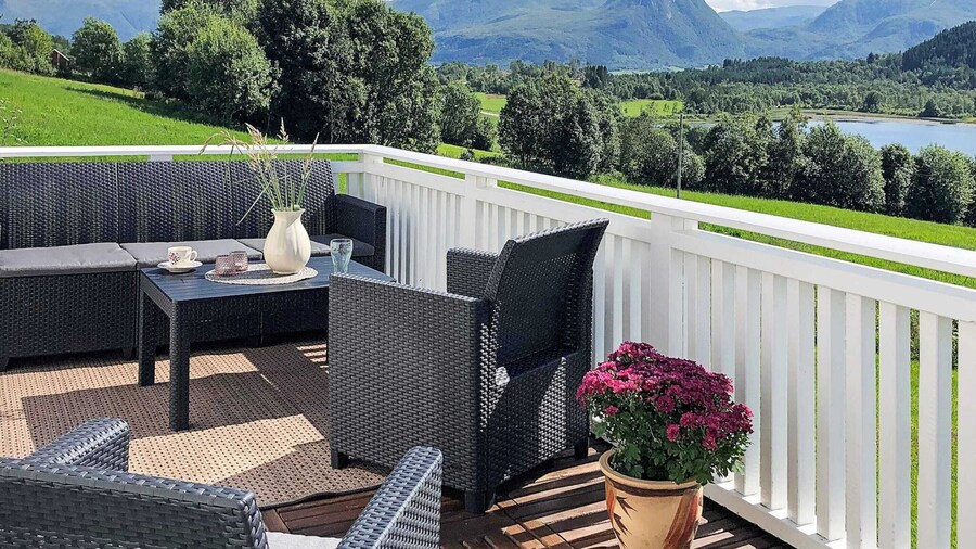 6 Person Holiday Home in Averoy