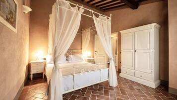 1 bedroom, bed sheets