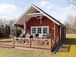 A log cabin with a porch, outdoor seating, and a number 43 on the door. - 6 Person Holiday Home in Hovborg (Hovborg)