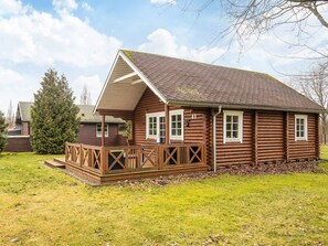 A log cabin with a wooden deck, a pitched roof, and a number '43' on the side. - 6 Person Holiday Home in Hovborg (Hovborg)