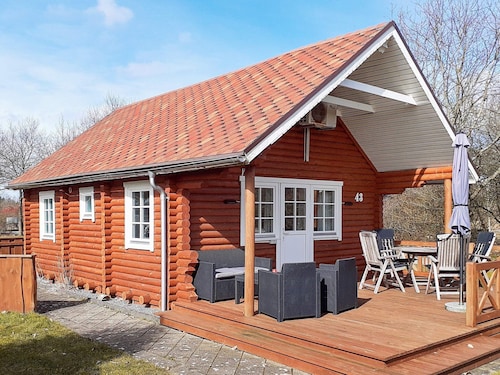 6 Person Holiday Home in Hovborg