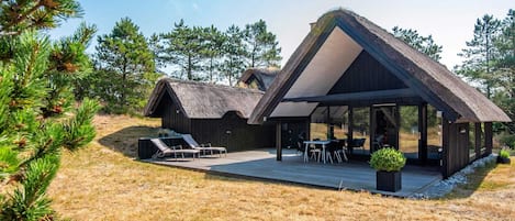 House | Outdoor dining