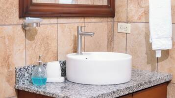 Single Room | Bathroom | Towels