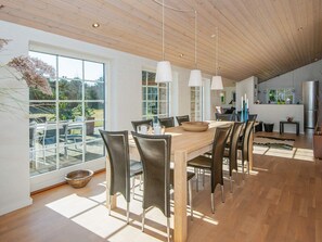 تناول الطعام