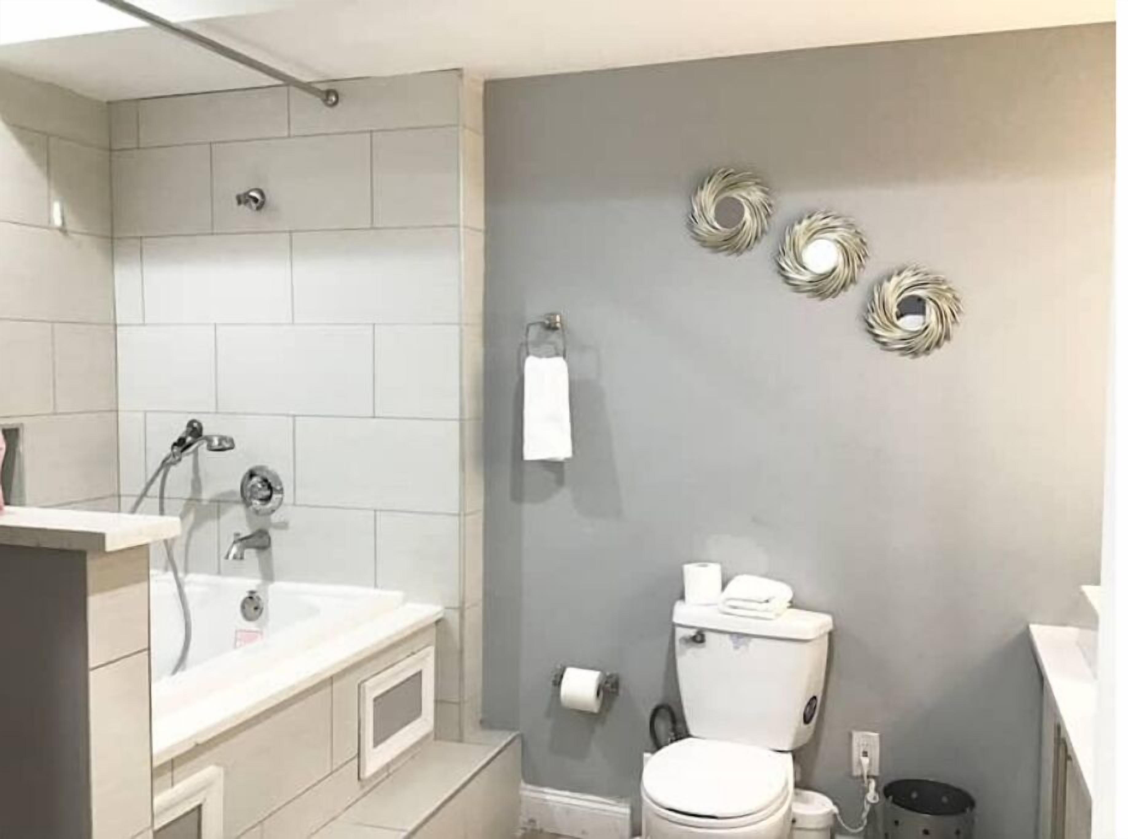 Shower, jetted tub, hair dryer, towels