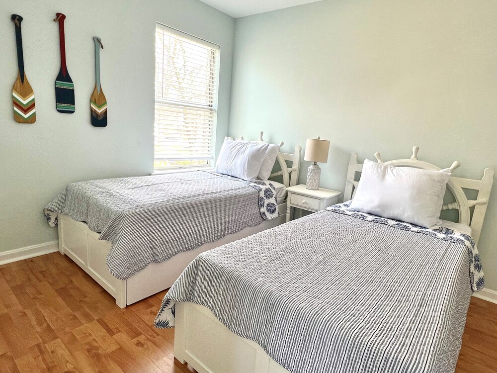 Bay views with kayaks, bikes, fire pit, crabbing and more Shady Side Vrbo